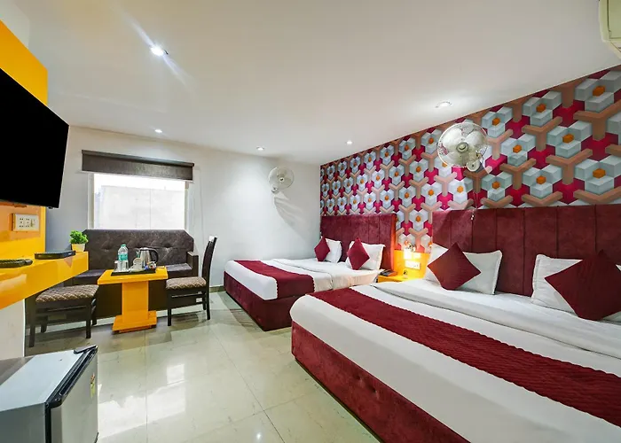 Hotel Kelvish -Airport Pickup Free